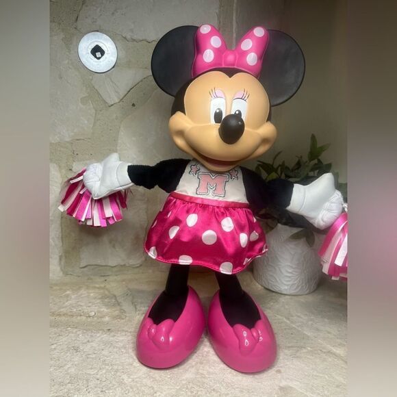 Minnie Mouse cheering 15’ doll - Picture 2 of 6